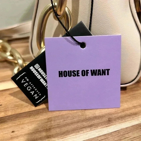 HOUSE OF WANT. WE ARE CHIC CROSS BODY BAG. DESIGNER. WINTER WHITE. NWTS🛍️! - Picture 7 of 15